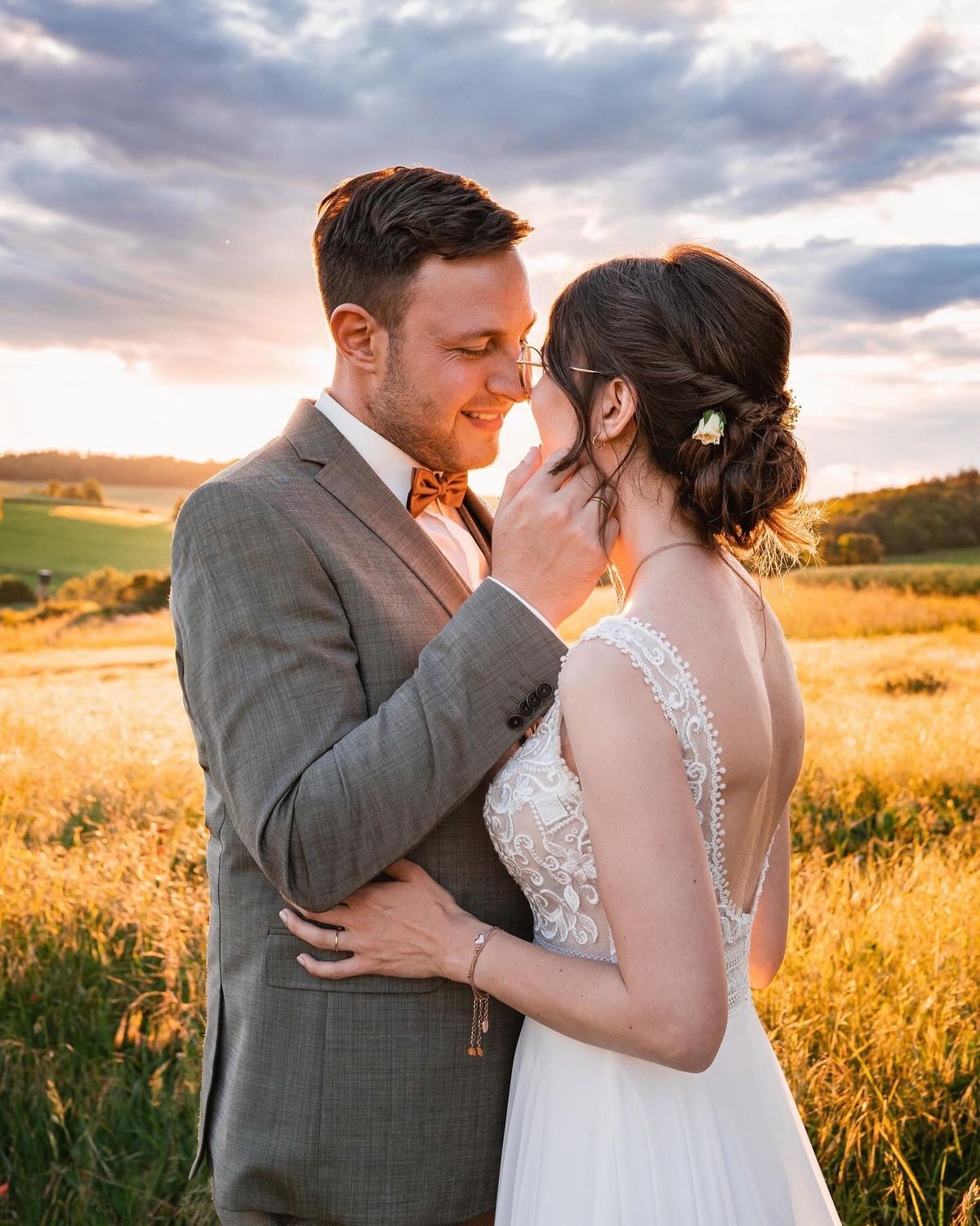 Romantische Szene bei Sonnenuntergang